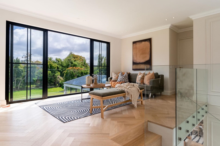 5 Bedroom Property for Sale in Constantia Western Cape